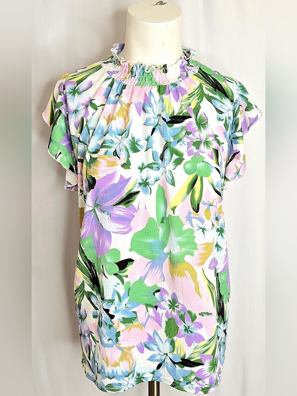 Melloday Watercolor Floral Flutter Sleeves Keyhole Blouse‎ M NWOT